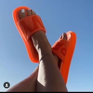 IVY PARK ADIDAS ORANGE SLIDES NWT SIZE W 7/M 6